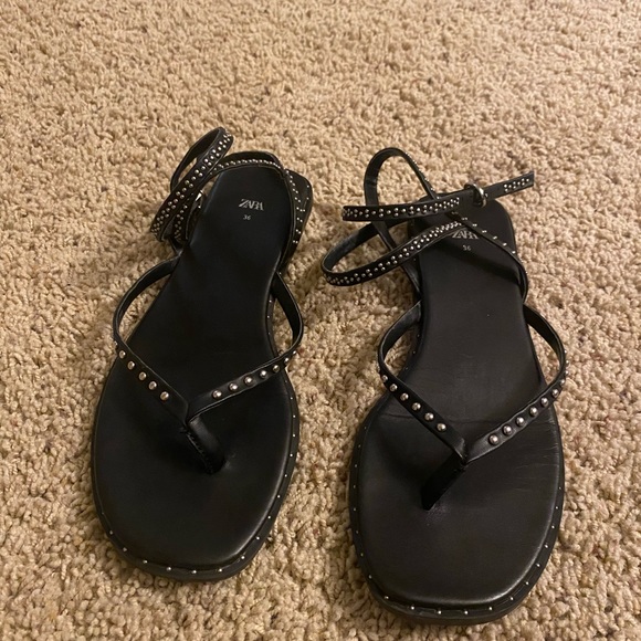 Studded flat sandals - Picture 4 of 9